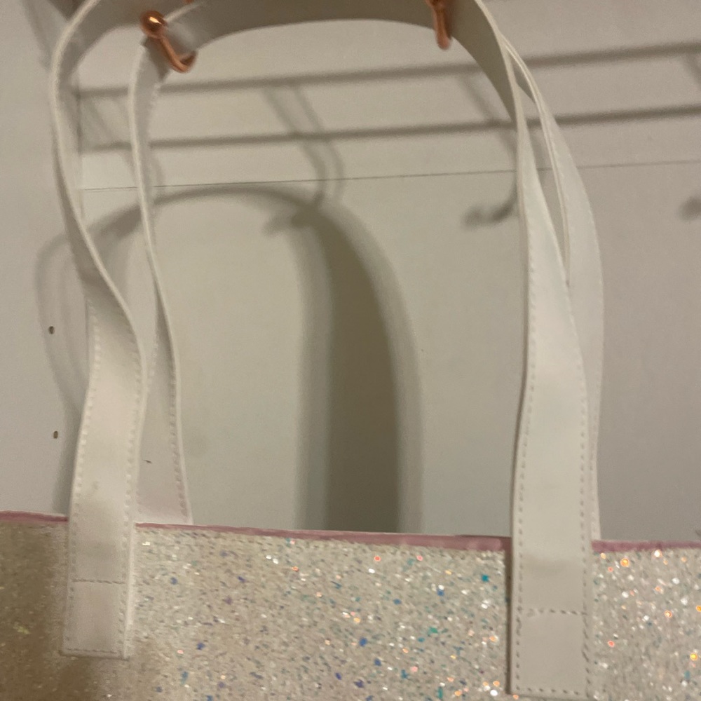 Bag clinique. bright white.